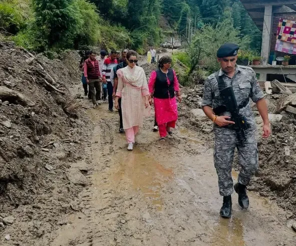 क्या कंगना रनौत ने मंडी में तबाही के समय लोगों से मदद की अपील की?