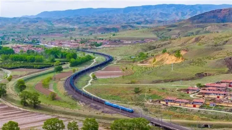 क्या चीन में माल का रेलवे परिवहन बढ़ रहा है?