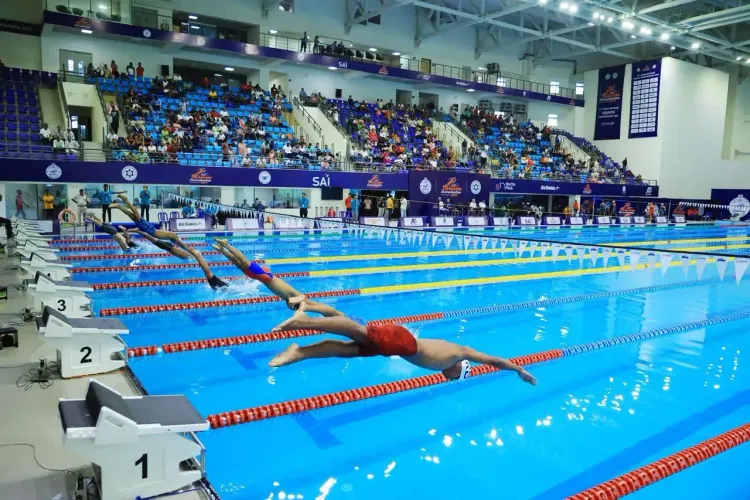 How did the 78th Senior National Aquatic Championship kick off with record-breaking performances?