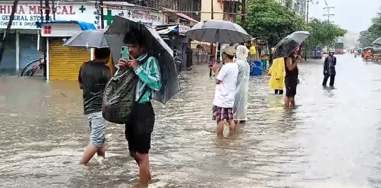 What Are the Consequences of Heavy Rainfall in Maharashtra?