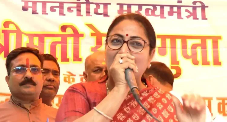 क्या मुख्यमंत्री रेखा गुप्ता ने शालीमार बाग में विकास परियोजनाओं का उद्घाटन किया?