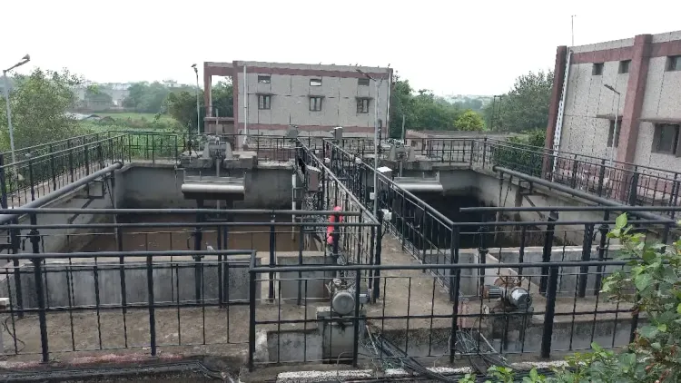 क्या ग्रेटर नोएडा के एसटीपी पर भी ऑनलाइन मॉनिटरिंग सिस्टम मौजूद है?