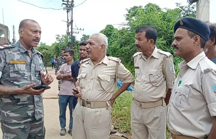 क्या जमशेदपुर में शख्स ने पत्नी की धारदार हथियार से हत्या के बाद खुद ट्रेन से कटकर जान दी?