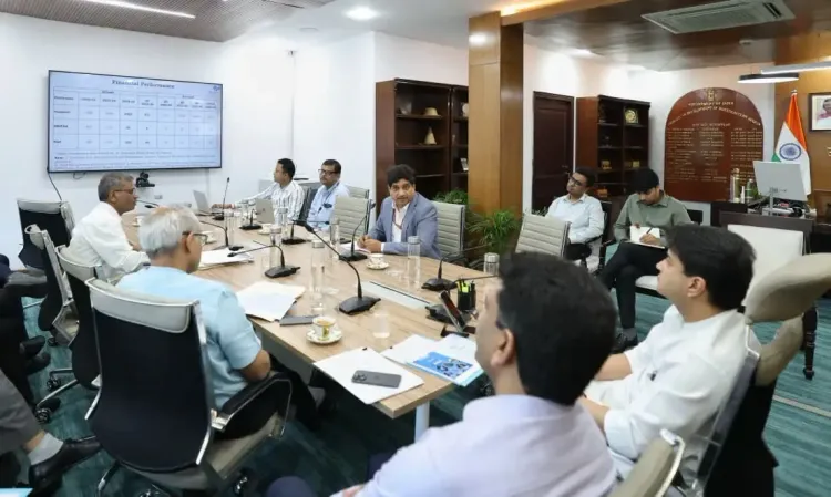 क्या केंद्रीय मंत्री ज्योतिरादित्य सिंधिया ने टेलीकॉम पीएसयू की वित्तीय प्रगति की समीक्षा की?