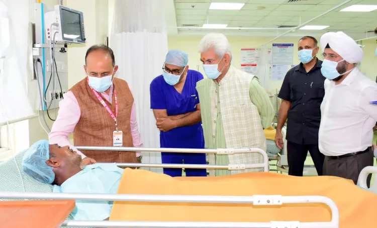 क्या कटरा में भूस्खलन से एलजी मनोज सिन्हा ने घायल व्यक्तियों से मुलाकात की?