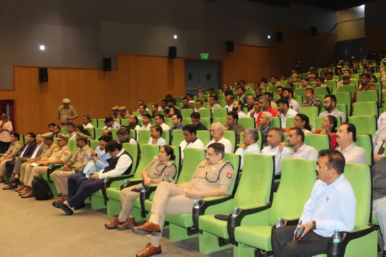 क्या नोएडा पुलिस ने साइबर अपराध रोकने के लिए कार्यशाला आयोजित की?