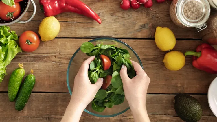 Can a Bowl of Spinach, Kale, and Broccoli Enhance Heart Health in Older Women?