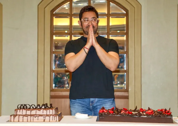 Aamir Khan Serenades Gauri with 'Kabhi Kabhi Mere Dil Main'