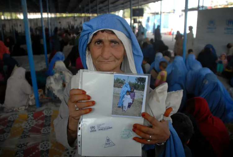 Afghanistan Appeals to Pakistan to Cease Refugee Expulsions as Deadline Nears