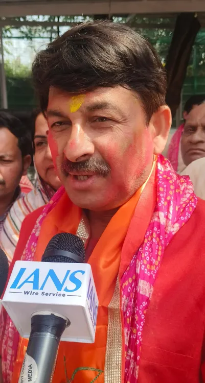 Delhi Marks a Triumphant Holi Celebration: Manoj Tiwari