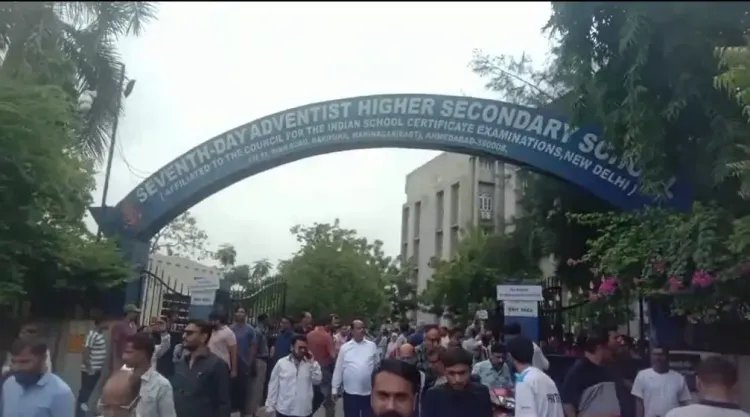 क्या अहमदाबाद में छात्र की हत्या पर अभिभावकों का गुस्सा जायज़ है?