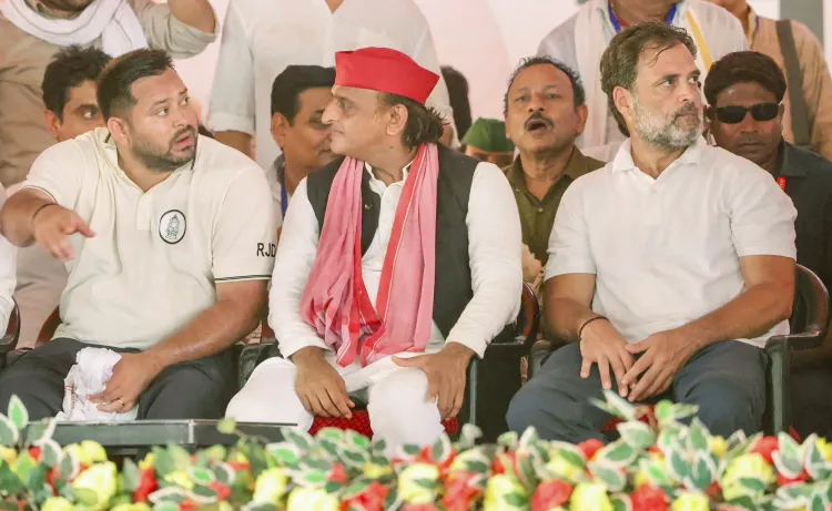 Did Akhilesh Yadav Extend Unwavering Support to Tejashwi During the Voter Adhikar Yatra?