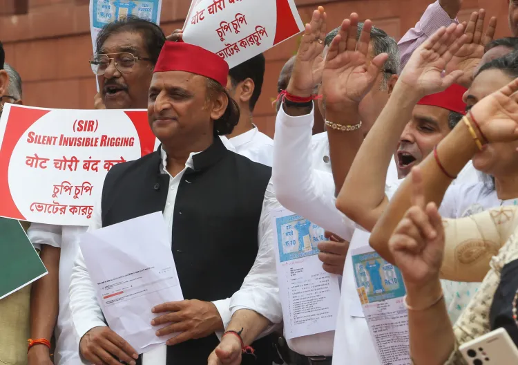 क्या अखिलेश यादव ने चुनाव आयोग पर गंभीर आरोप लगाए?