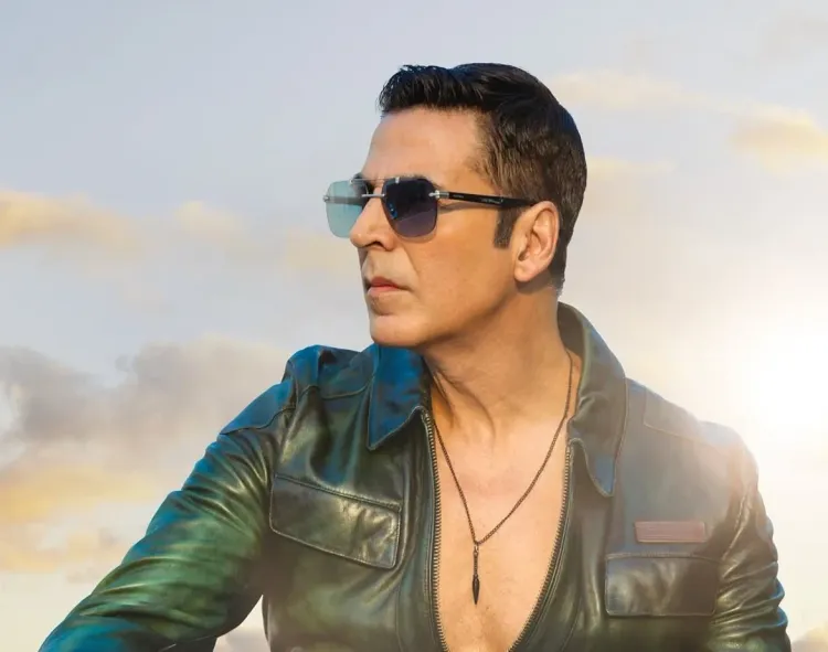 Is Akshay Kumar Scared After Seeing Kajol & Twinkle Khanna Together?