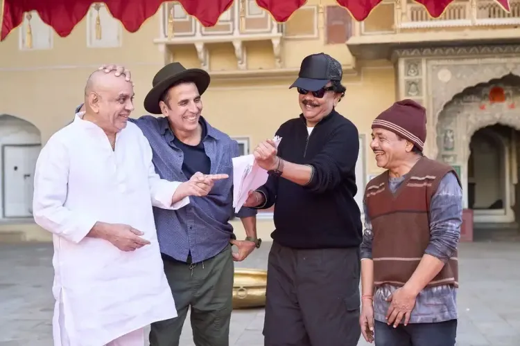 Akshay Kumar and Paresh Rawal Celebrate Priyadarshan's Birthday on 'Bhoot Bangla' Set