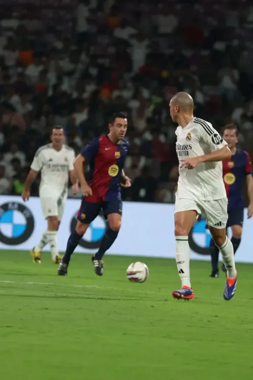 Security Officials Prevent Fans from Storming the Pitch During Real Madrid Leyendas vs FC Barcelona Legends Match