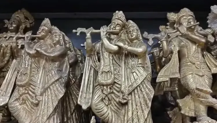 क्या अलीगढ़ जन्माष्टमी पर लड्डू गोपाल की मूर्तियों के साथ हिंदू-मुस्लिम एकता का अद्भुत उदाहरण पेश कर रहा है?