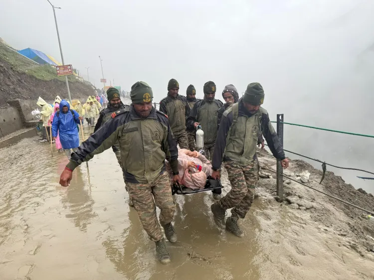 क्या अमरनाथ यात्रा में बारिश और भूस्खलन से फंसे श्रद्धालुओं को मिली सेना की मदद?