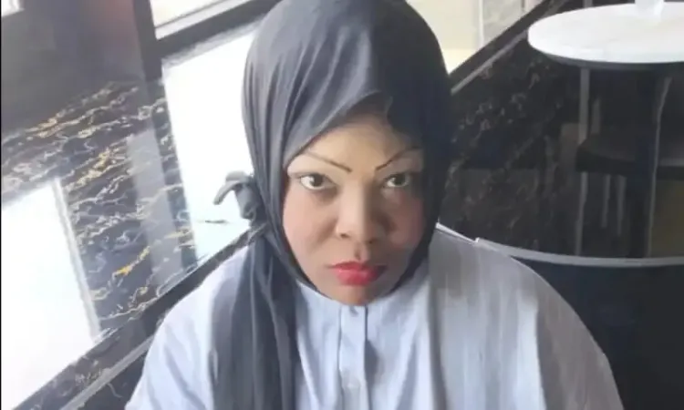 American Woman Stays in Pakistan, Vows Outside Lover's Home in Karachi