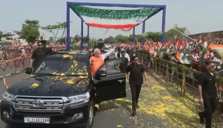 What Happened When PM Modi Received a Hero's Welcome in Vadodara?