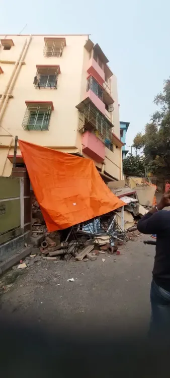 Partial Collapse of Building in South Kolkata, No Injuries Reported