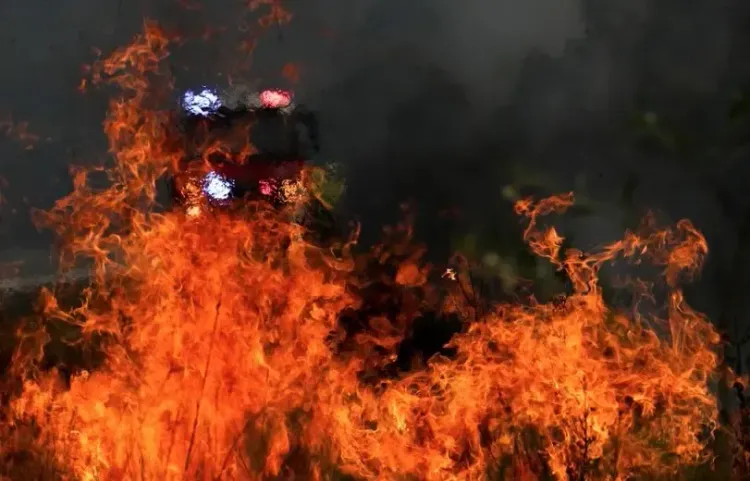 Australian Prime Minister Unveils Disaster Assistance for Communities Impacted by Severe Bushfire