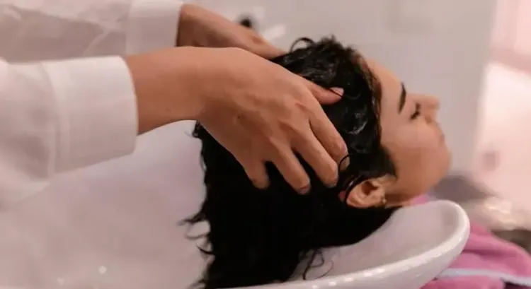 क्या अंडा बालों के झड़ने और रूखेपन को दूर कर सकता है? हफ्ते में एक बार जरूर ऐसा करें!