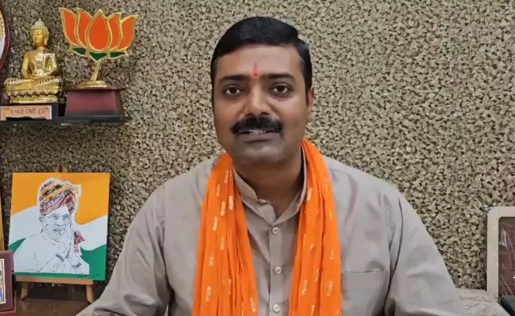 क्या बाबा बागेश्वर पर निशाना साधकर मजहबी तुष्टिकरण का नया बहाना है? अखिलेश यादव को राकेश त्रिपाठी का जवाब