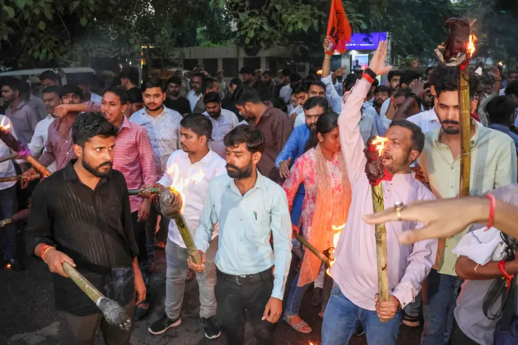 क्या बाराबंकी में एबीवीपी के खिलाफ लाठीचार्ज का मामला बढ़ता जाएगा?