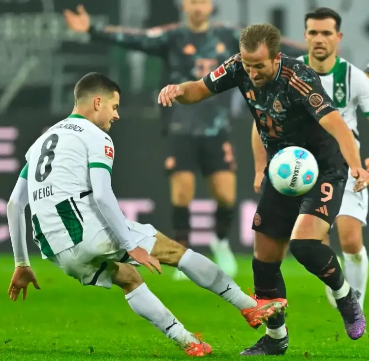 Bayern Munich Defeats Monchengladbach to Maintain Bundesliga Lead