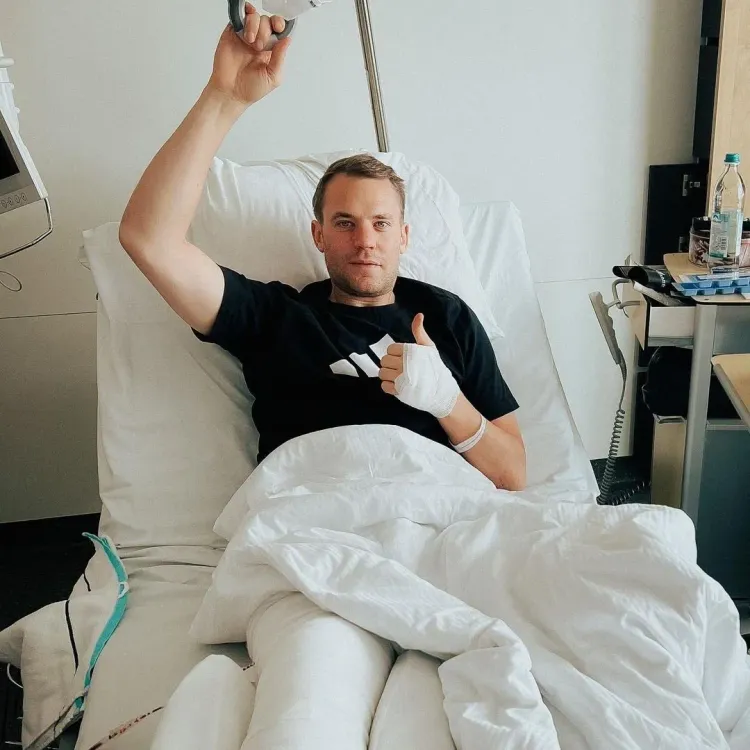 Manuel Neuer of Bayern Munich Out Indefinitely Due to Calf Injury