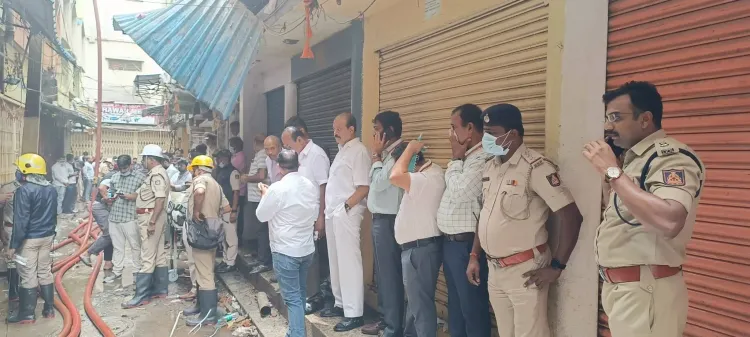 क्या बेंगलुरु के फ्लोर मैट गोदाम में आग लगने से दो लोगों की मौत हुई?