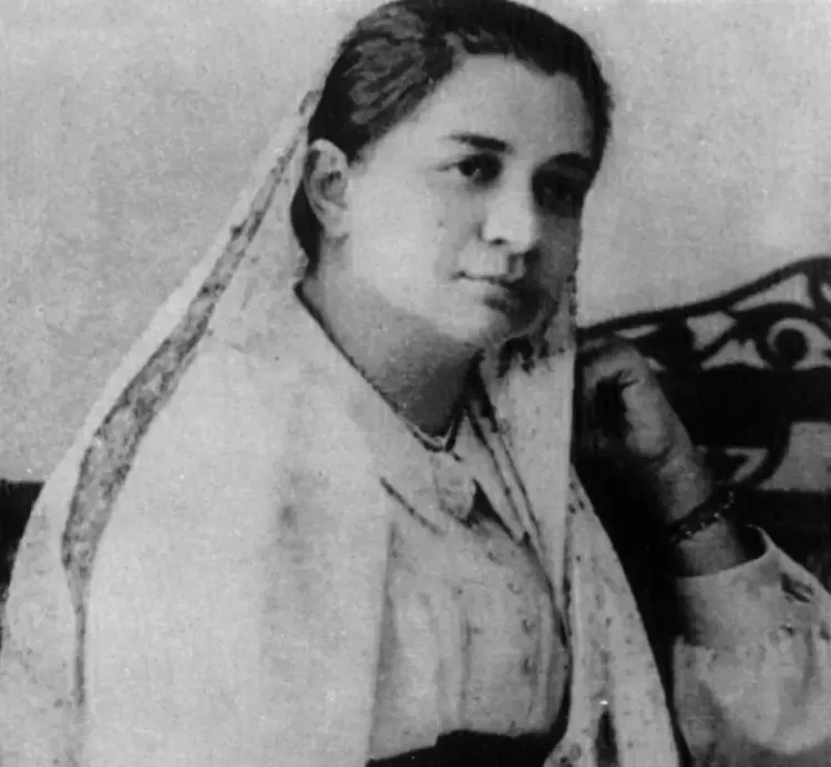 क्या भीकाजी कामा ने विदेश में तिरंगा लहराकर आजादी की हुंकार नहीं भरी?
