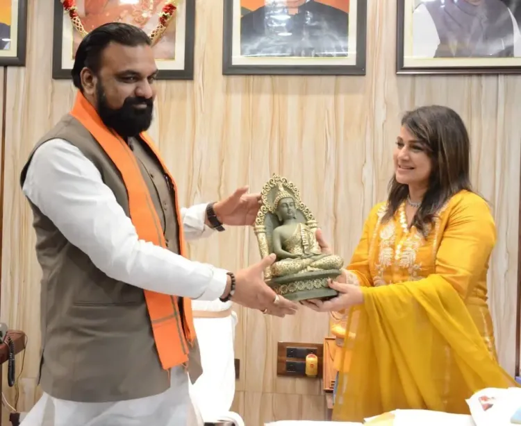 क्या सम्राट चौधरी से मुलाकात के बाद भोजपुरी अभिनेत्री पाखी हेगड़े राजनीति में एंट्री करेंगी?