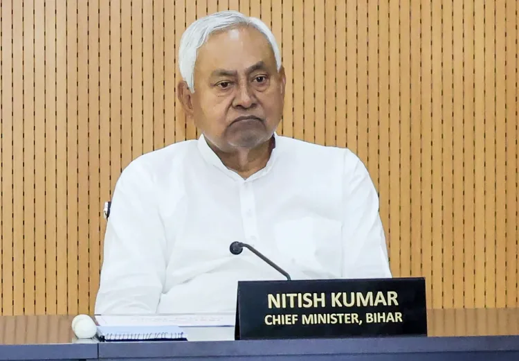 क्या बिहार में वज्रपात से 12 लोगों की मौत हुई? सीएम नीतीश ने संवेदना क्यों जताई और 4 लाख की सहायता राशि का ऐलान किया?