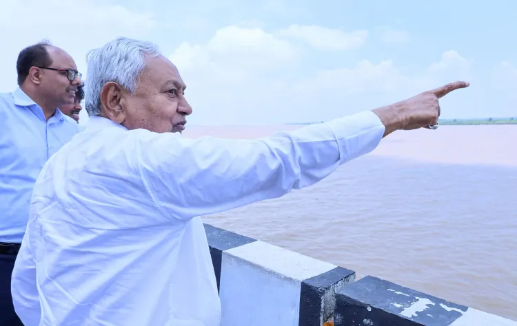 क्या बिहार में बाढ़ के खतरे को लेकर तटबंधों की निगरानी की जा रही है?