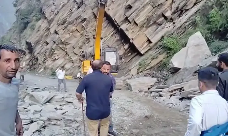 क्या चंबा में लैंडस्लाइड ने एनएच और भरमौर की सड़कें बंद कर दीं?