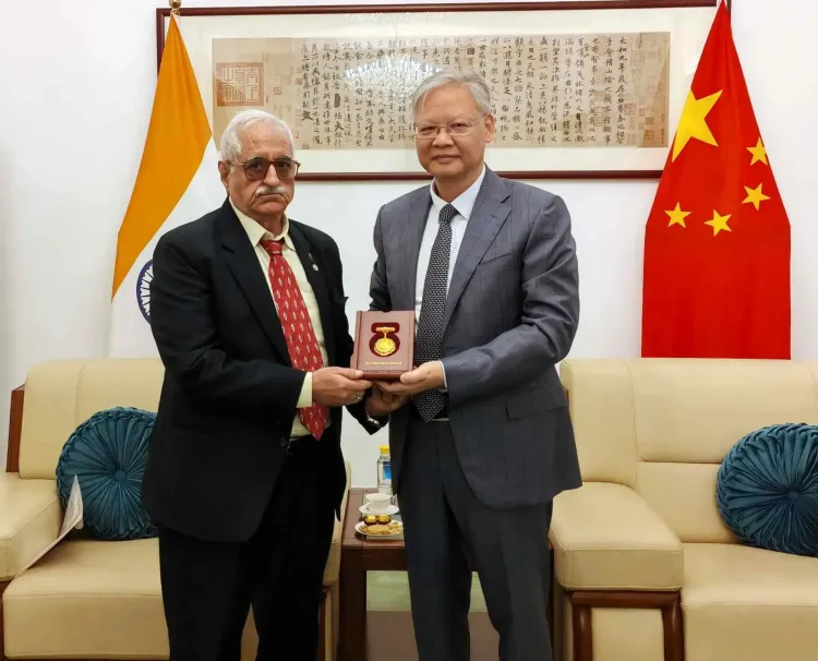 क्या चीनी राजदूत ने भारतीय मित्र को 'जापानी अतिक्रमण विरोधी युद्ध विजय की 80वीं वर्षगांठ' का स्मारक पदक दिया?