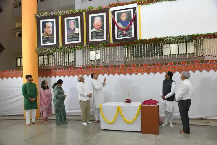 क्या सीएम भूपेंद्र पटेल और स्पीकर शंकर चौधरी ने विजय रूपाणी के चित्र का अनावरण किया?