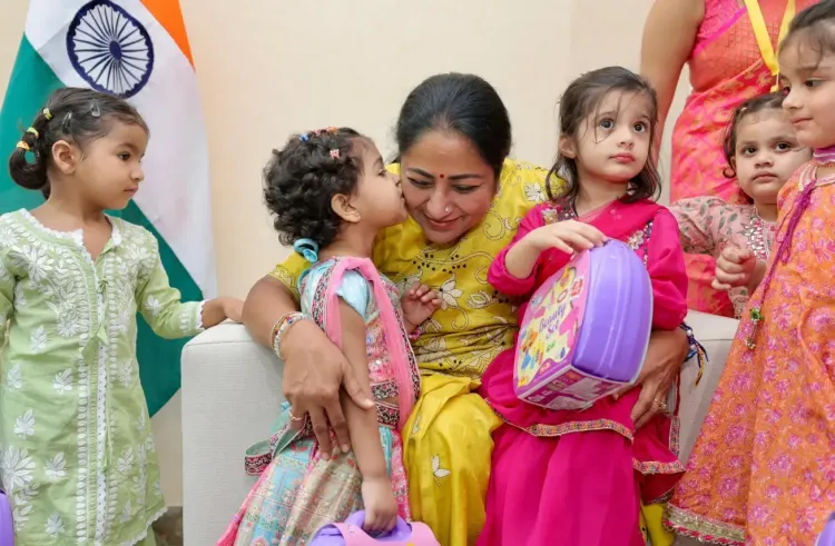 क्या दिल्ली की मुख्यमंत्री रेखा गुप्ता ने स्कूल के बच्चों के साथ राखी का त्योहार मनाया?