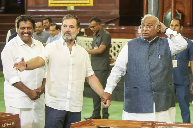 क्या कांग्रेस के खिलाफ सुप्रीम कोर्ट में पीआईएल दायर किया गया है?