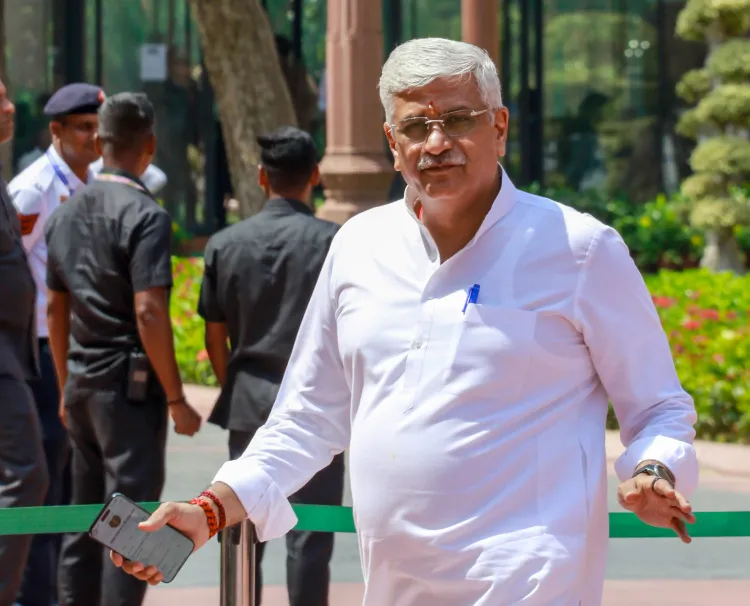 क्या कांग्रेस को दोषारोपण की बजाय आत्मावलोकन करना चाहिए?