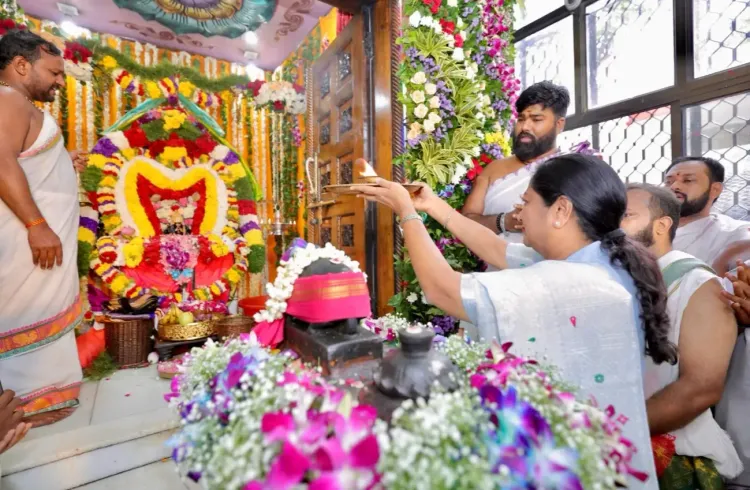 क्या कनॉट प्लेस स्थित गणेश मंदिर में सीएम रेखा ने किया दर्शन?