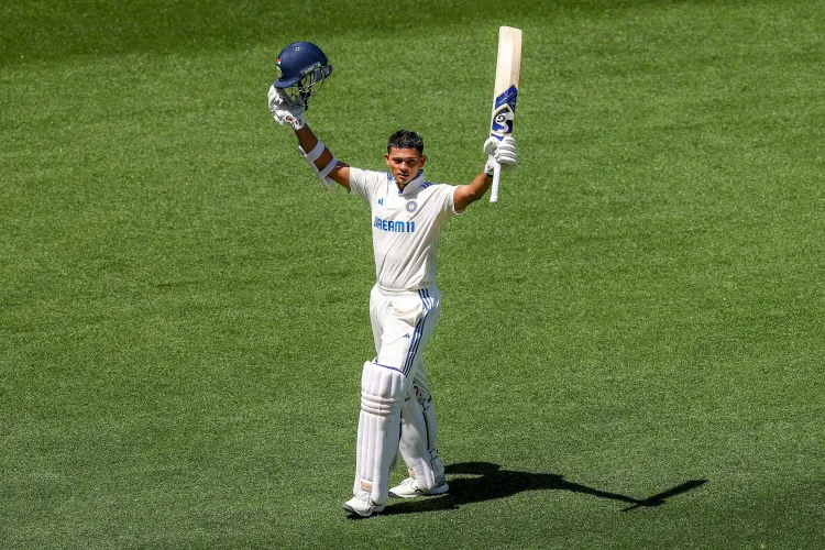 Alastair Cook Commends Yashasvi Jaiswal as a 'Class Player', Supports His Confidence in Sledging Starc During Perth Test