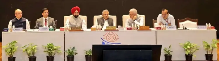 क्या आईआईआईडीईएम में राज्यों और केंद्र शासित प्रदेशों के मुख्य निर्वाचन अधिकारियों का सम्मेलन शुरू हुआ?