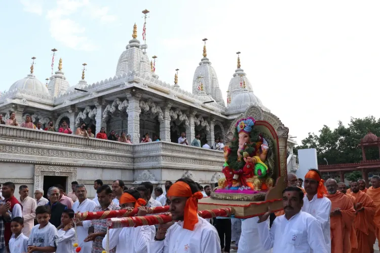 How is Jal-Jhulni and Ganpati Visarjan Celebrated at Akshardham Temple?