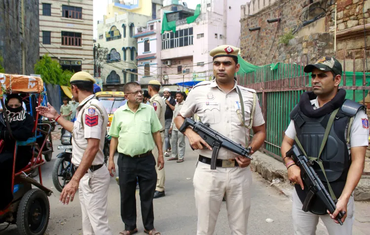 दिल्ली में 36 बांग्लादेशी नागरिक पकड़े गए? फोन में मिला प्रतिबंधित ऐप