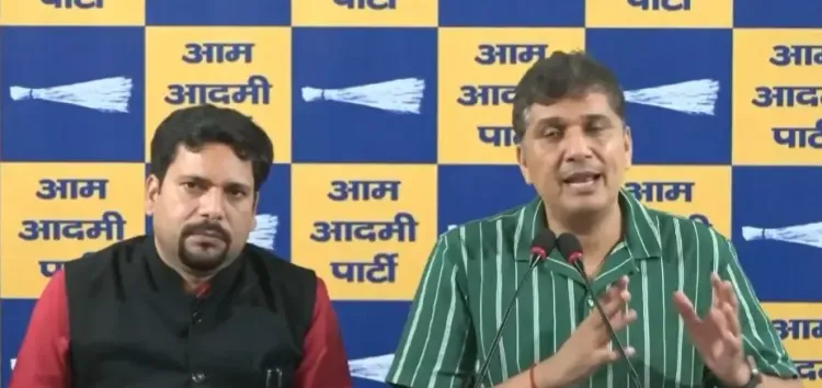 क्या दिल्ली में भाजपा सरकार के फीस कानून के खिलाफ आम आदमी पार्टी अभियान चलाएगी?