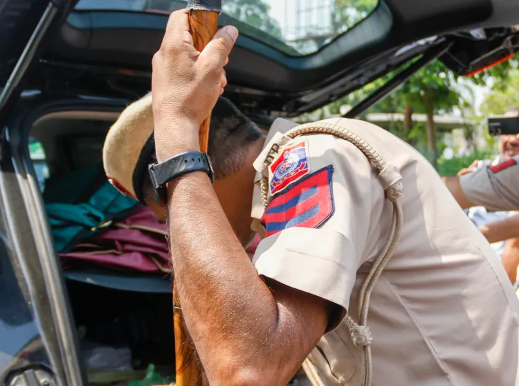Did Delhi Police Crack Down on a Mobile Phone Theft Syndicate?