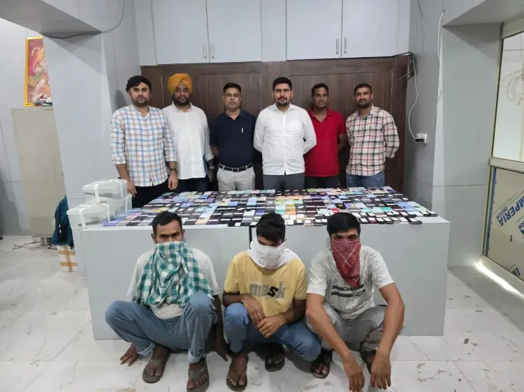 क्या दिल्ली पुलिस ने सीमा पार मोबाइल तस्करी रैकेट का भंडाफोड़ किया, सरगना सहित तीन गिरफ्तार?